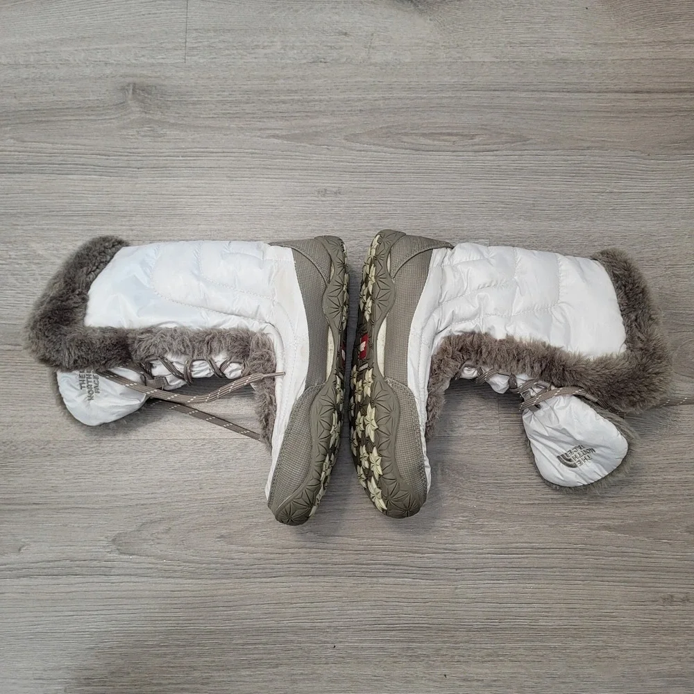 The North Face Beige Faux Fur Winter Boots Goose Down Fill Quilted Womens 7.5